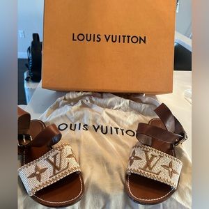 Louis Vuitton sienna flat sandal 38.5
